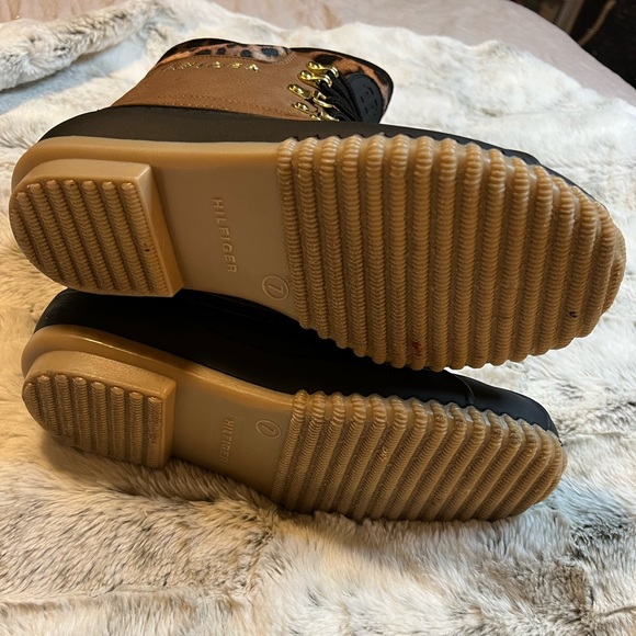 Tommy Hilfiger Cheetah Duck Boots - Picture 6 of 7